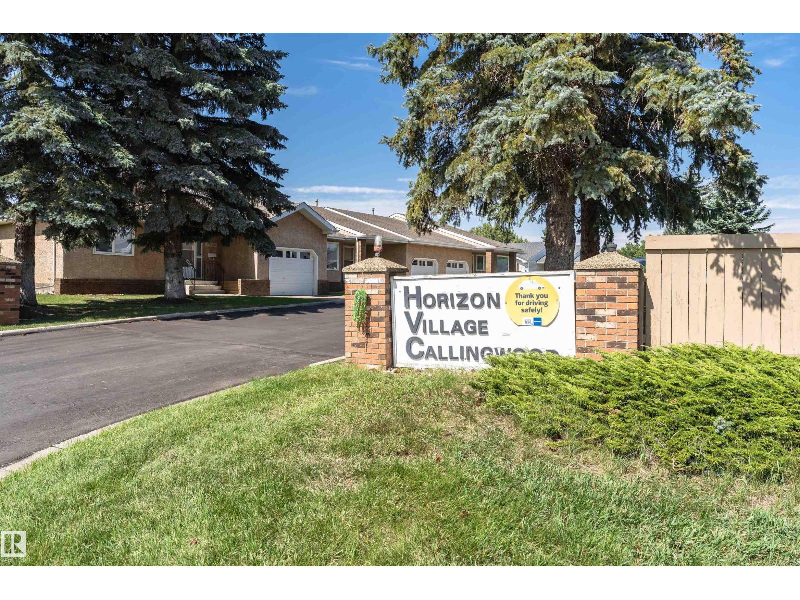 Photo 16 of 17306 Callingwood Rd Nw, Edmonton AB