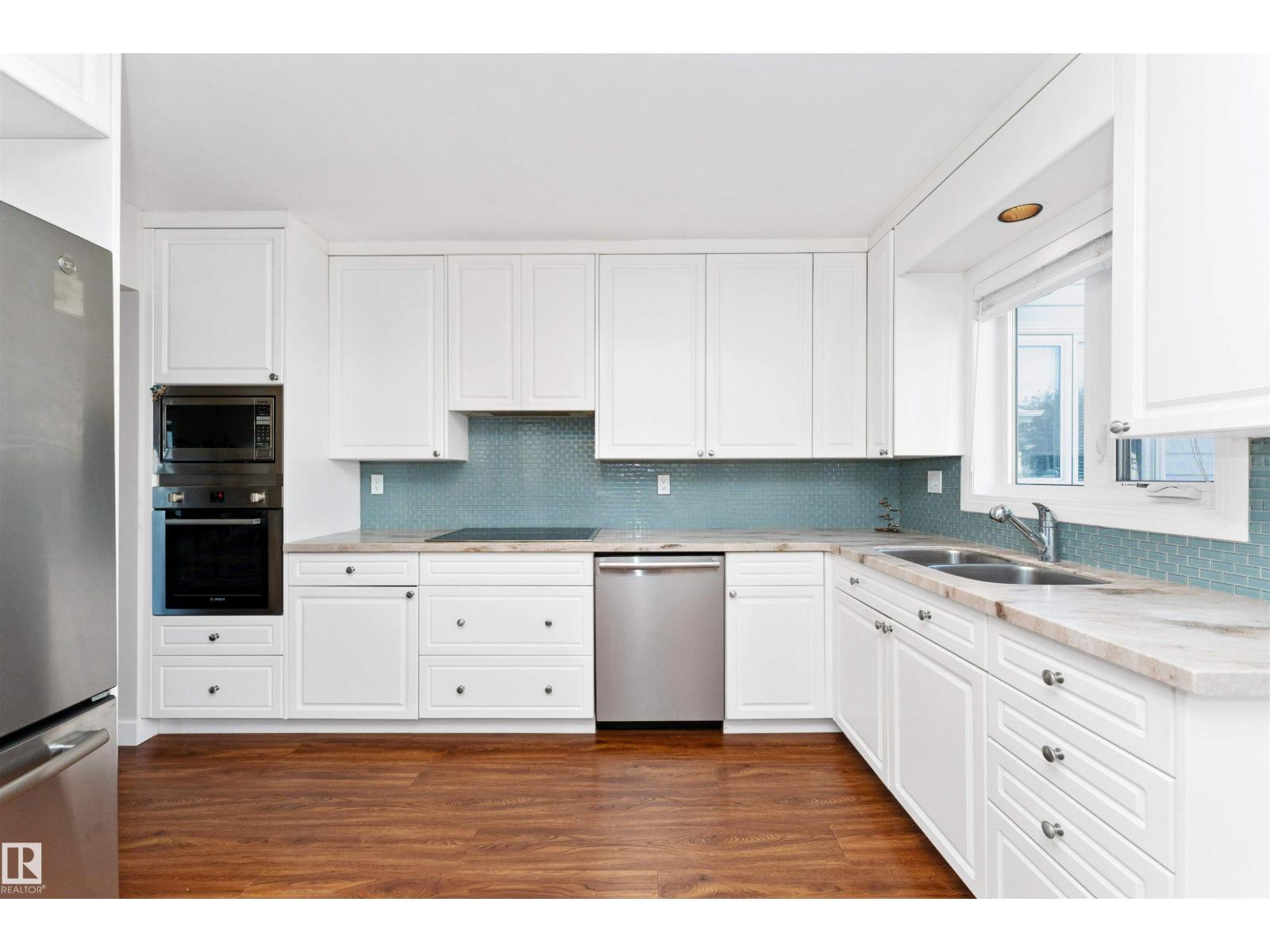 Photo 15 of 17306 Callingwood Rd Nw, Edmonton AB