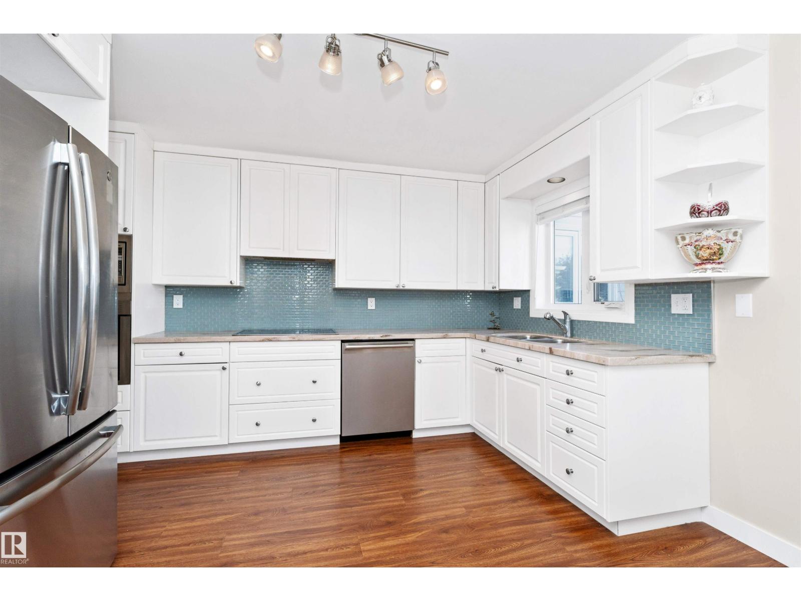 Photo 31 of 17306 Callingwood Rd Nw, Edmonton AB