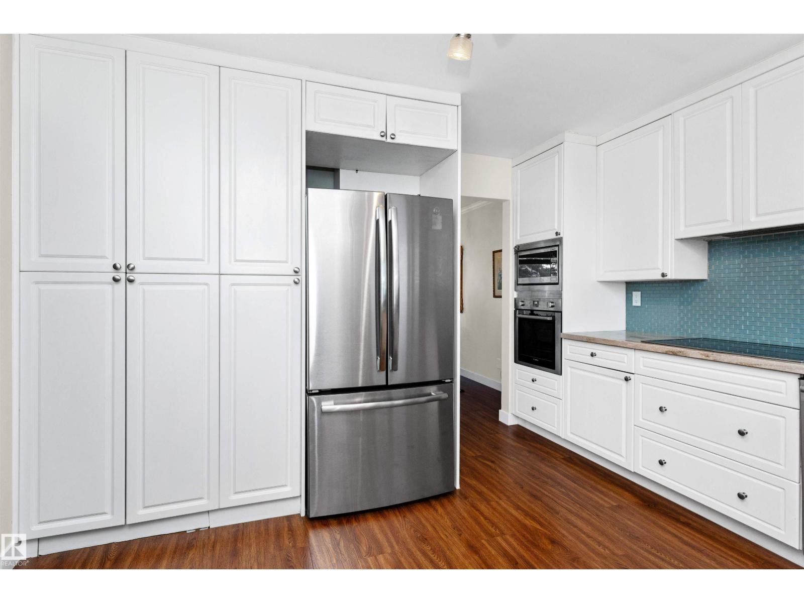 Photo 10 of 17306 Callingwood Rd Nw, Edmonton AB
