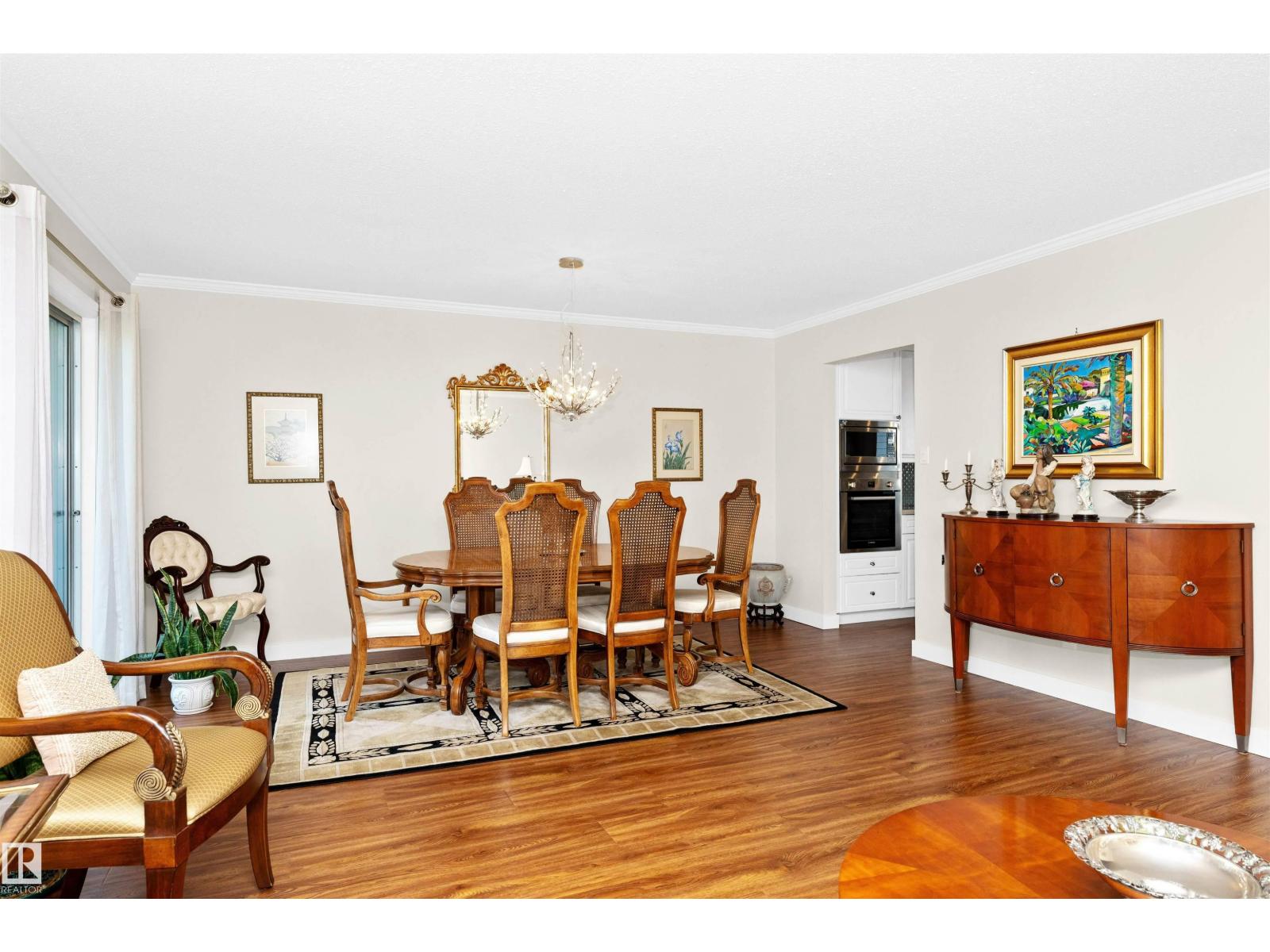 Photo 11 of 17306 Callingwood Rd Nw, Edmonton AB