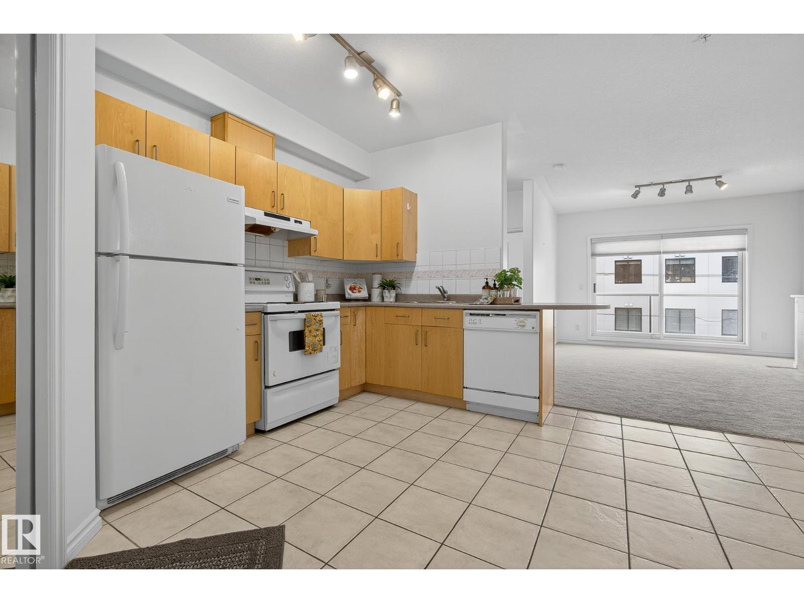 Photo 11 of 303 10046 110 St Nw, Edmonton AB