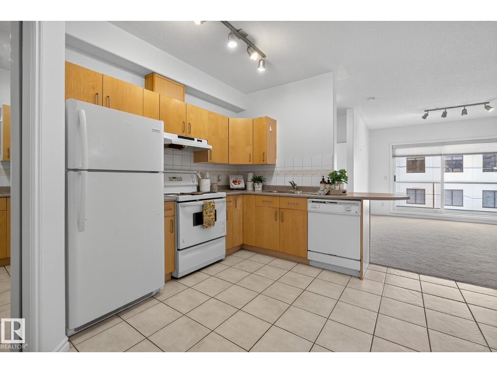 Photo 37 of 303 10046 110 St Nw, Edmonton AB