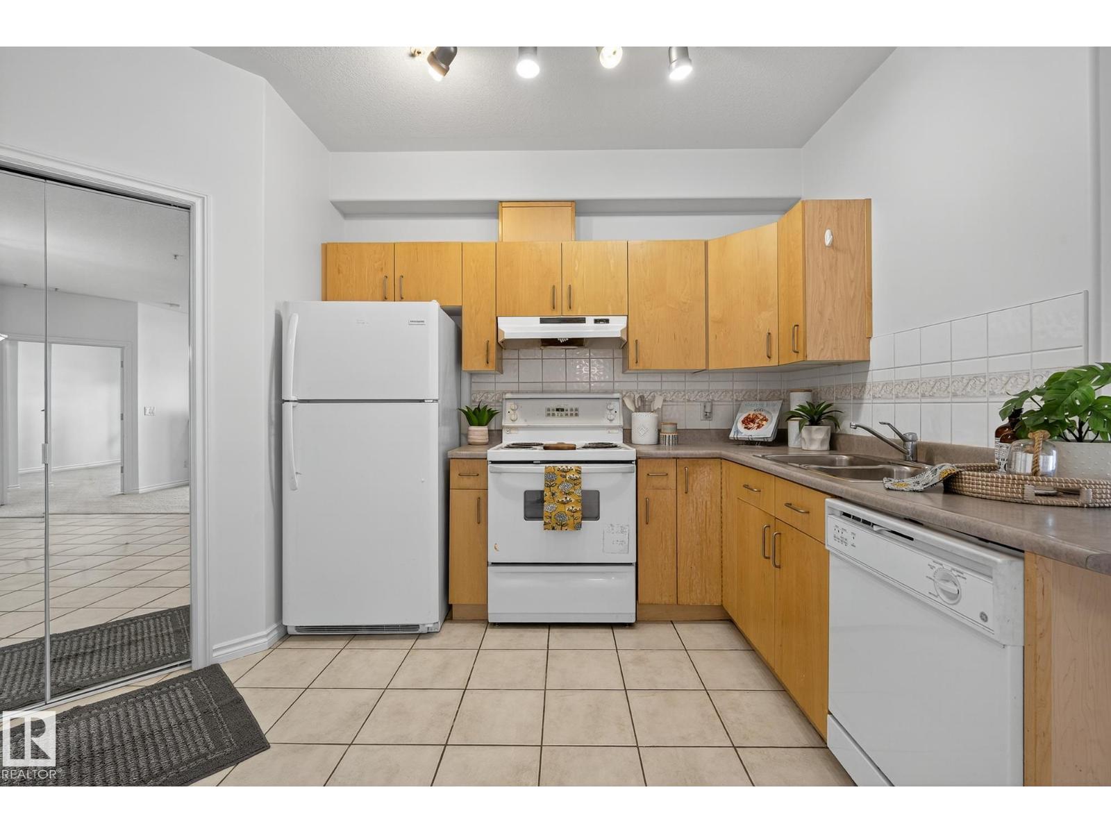 Photo 21 of 303 10046 110 St Nw, Edmonton AB