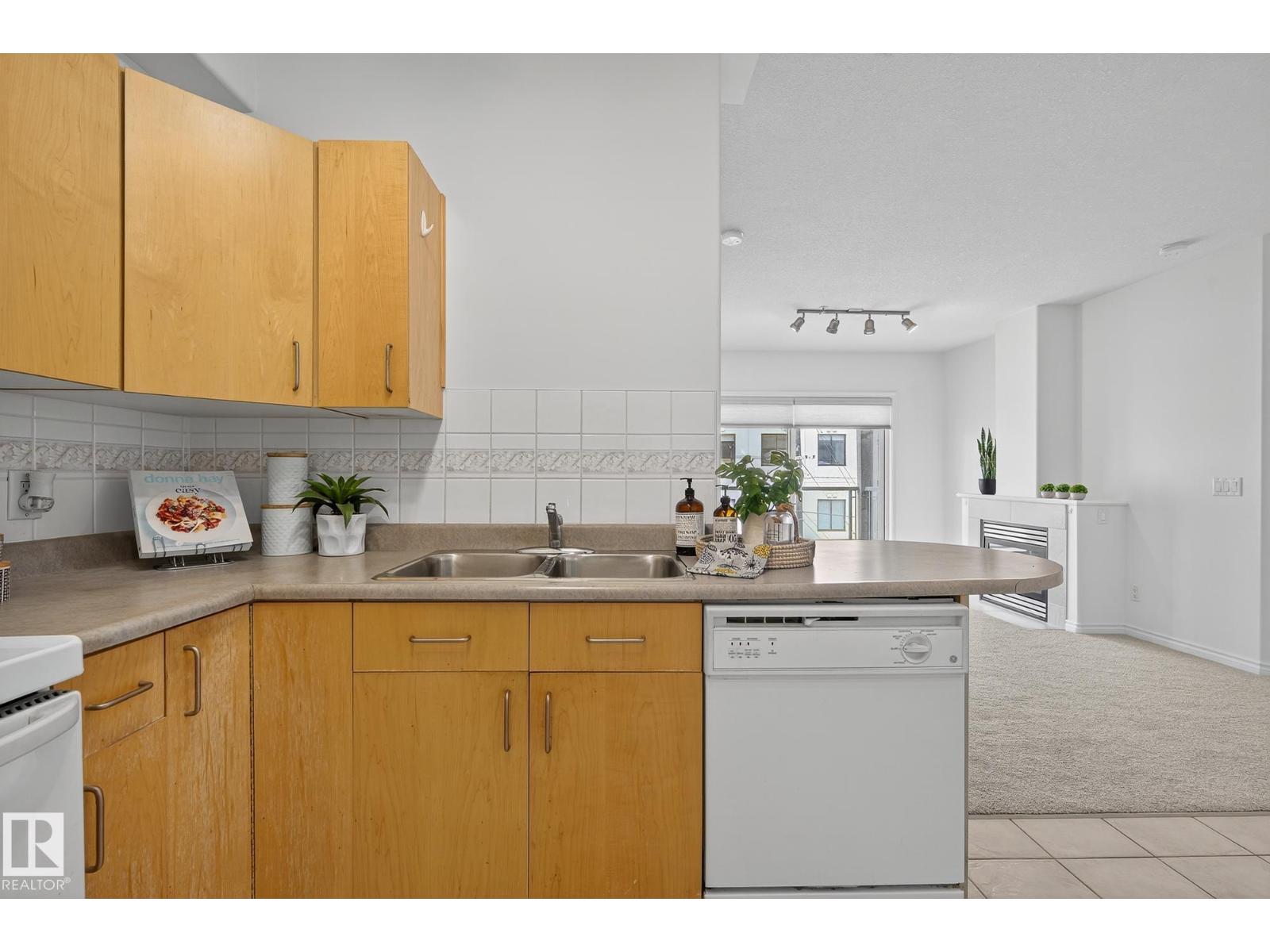 Photo 9 of 303 10046 110 St Nw, Edmonton AB