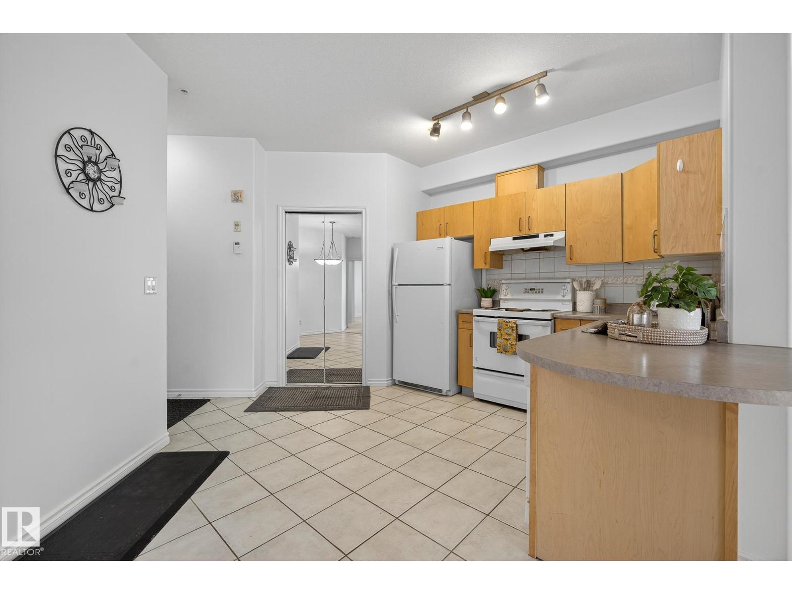 Photo 24 of 303 10046 110 St Nw, Edmonton AB