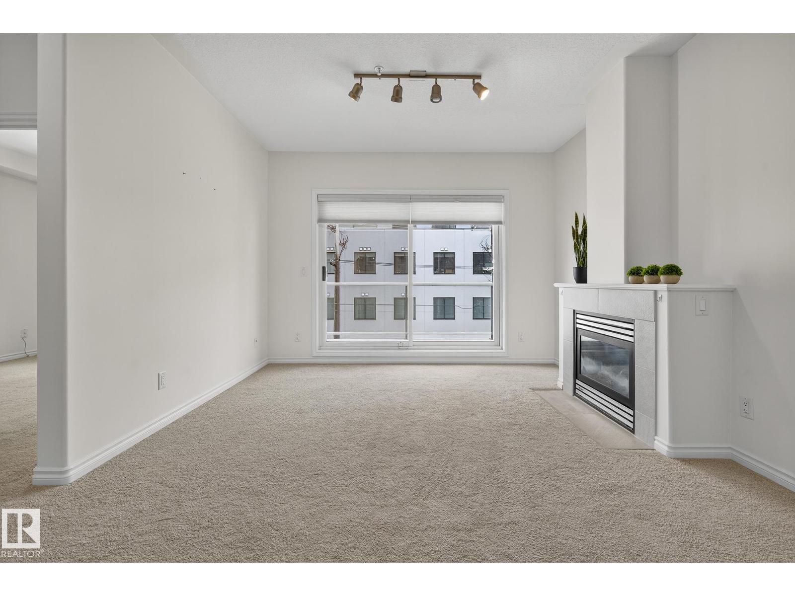 Photo 4 of 303 10046 110 St Nw, Edmonton AB