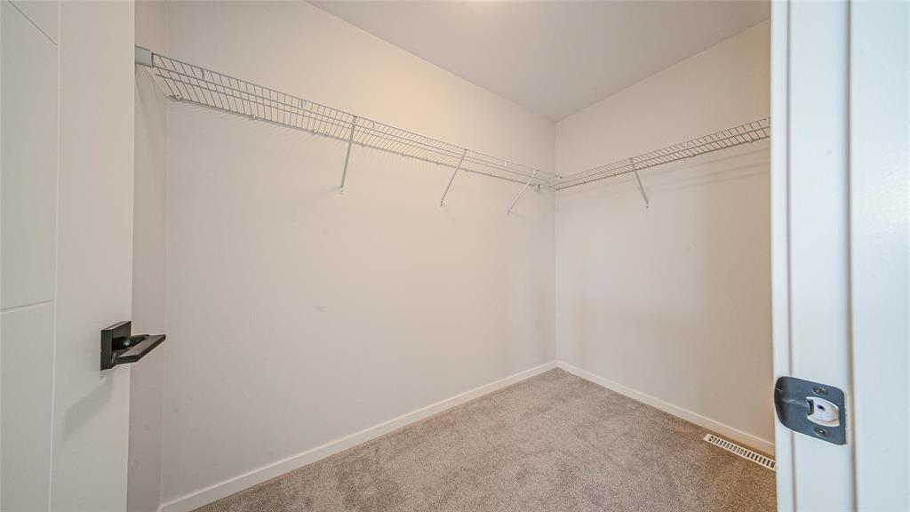 Photo 19 of 352 Desrosiers Drive, Winnipeg MB