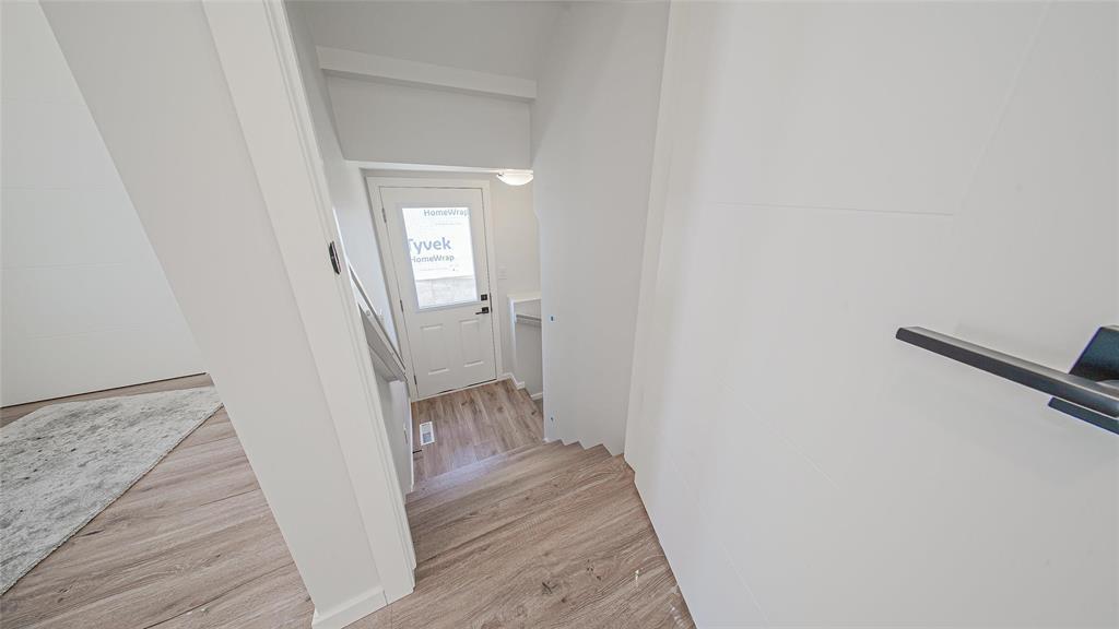 Photo 13 of 352 Desrosiers Drive, Winnipeg MB