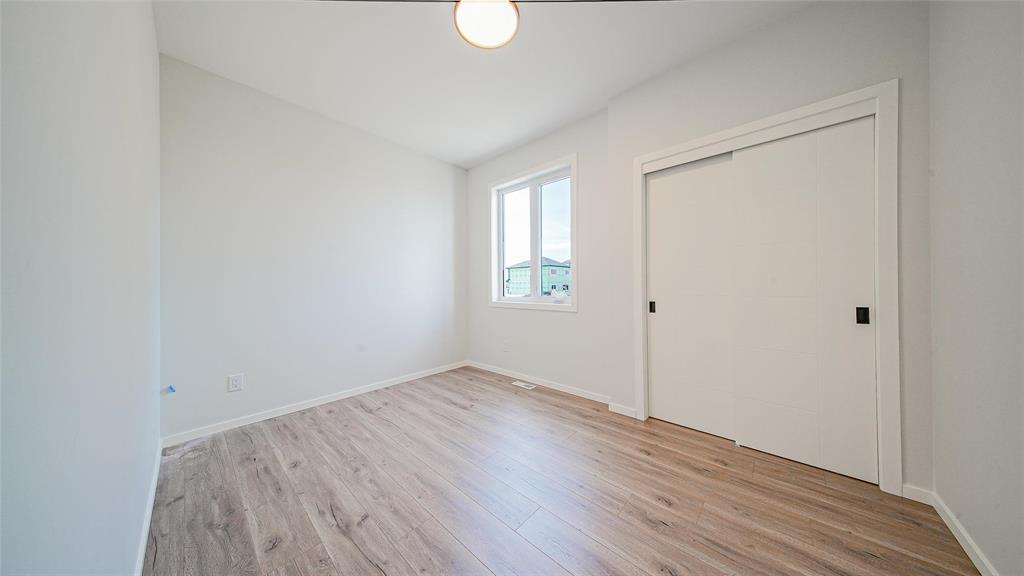 Photo 1 of 352 Desrosiers Drive, Winnipeg MB