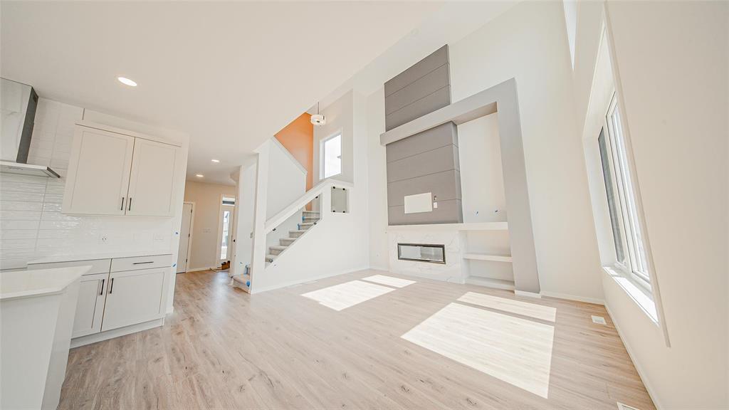 Photo 5 of 352 Desrosiers Drive, Winnipeg MB