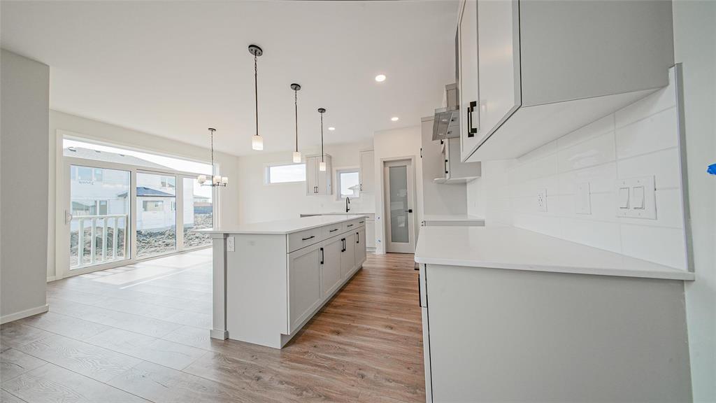 Photo 23 of 352 Desrosiers Drive, Winnipeg MB