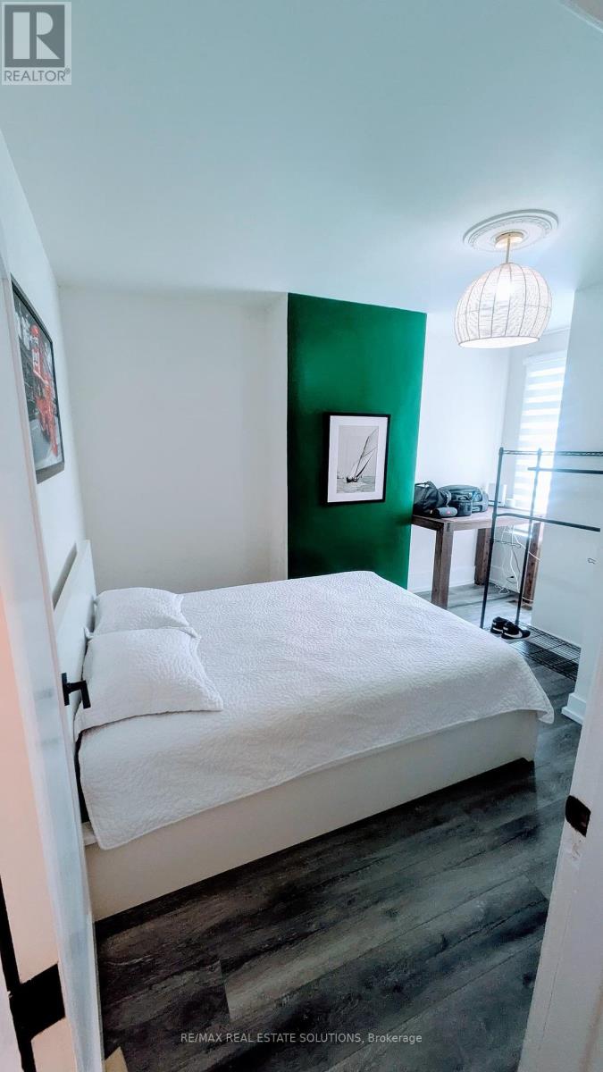 Photo 10 of Lower 206 Bathurst Street, Toronto ON