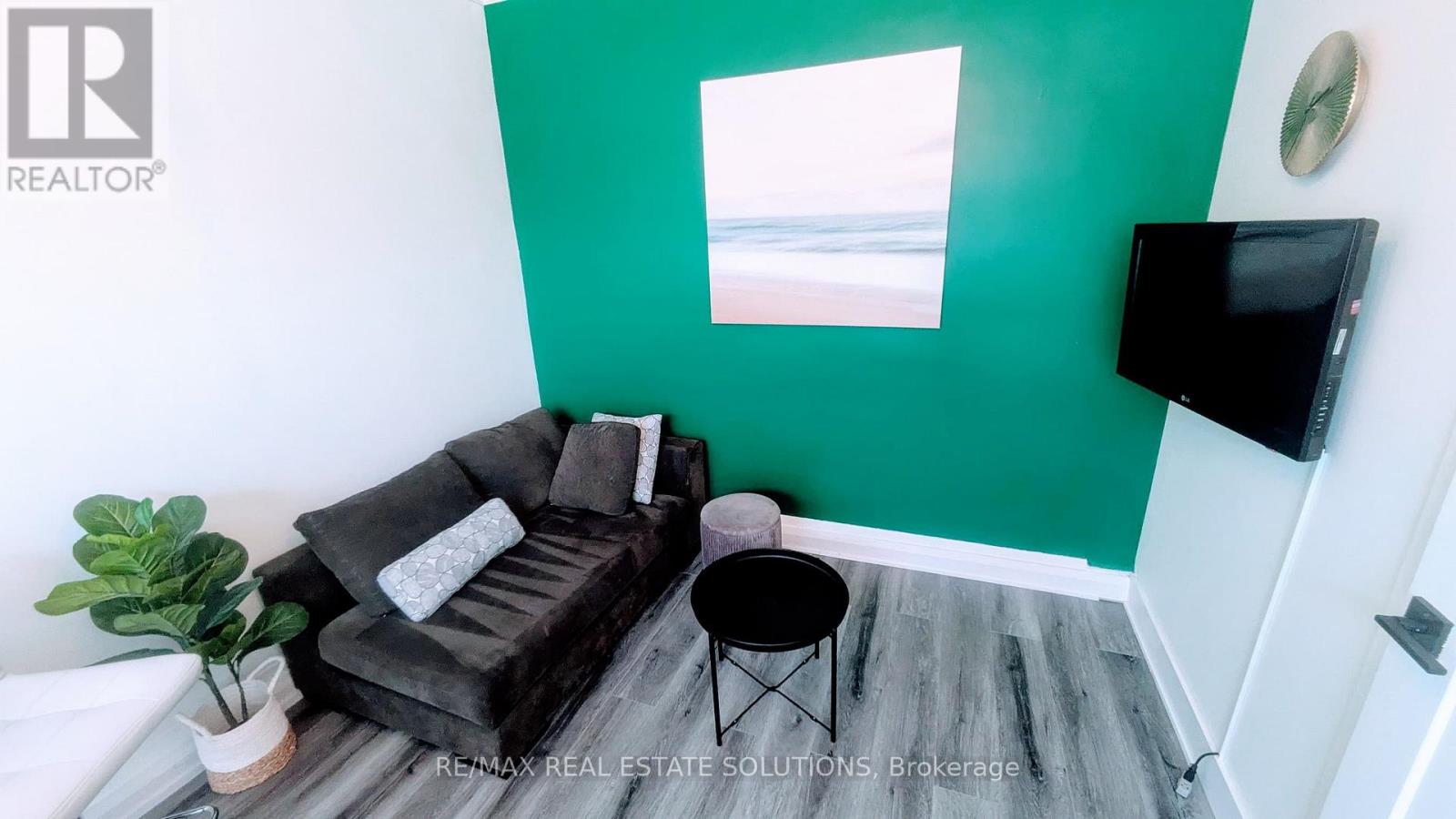 Photo 5 of Lower 206 Bathurst Street, Toronto ON
