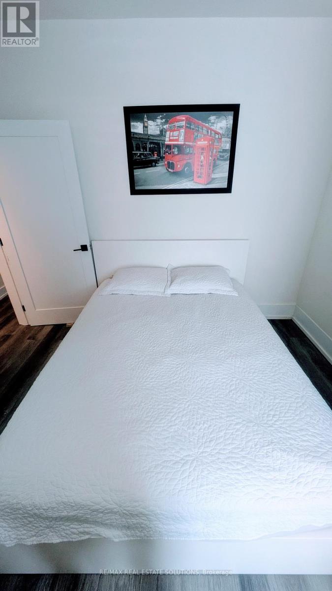 Photo 11 of Lower 206 Bathurst Street, Toronto ON