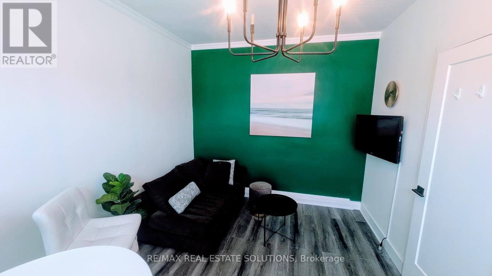 Photo 7 of Lower 206 Bathurst Street, Toronto ON