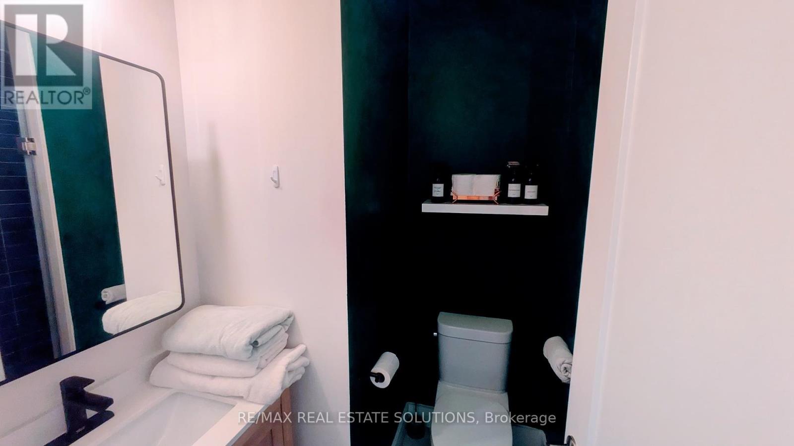 Photo 15 of Lower 206 Bathurst Street, Toronto ON