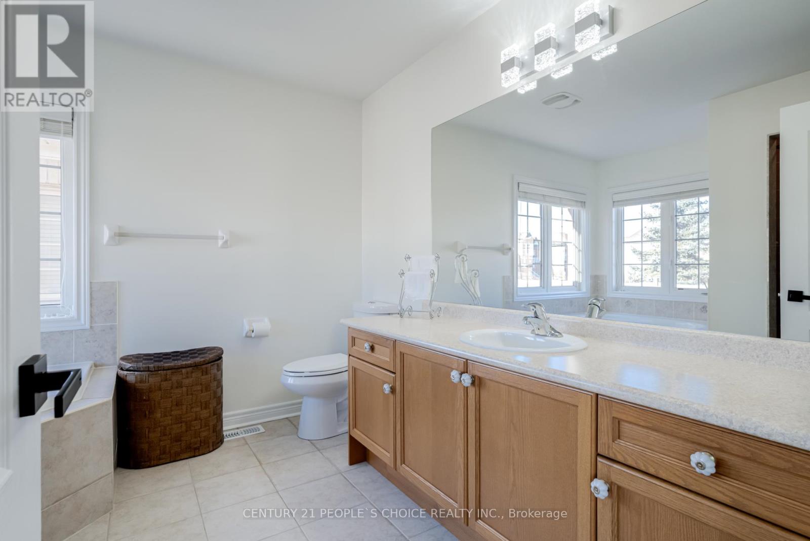 Photo 6 of 25 Fahey Drive, Brampton ON