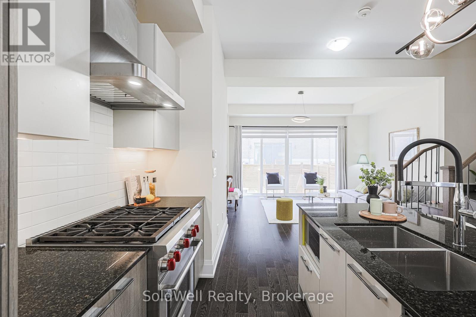 Photo 10 of 243 Smallwood Circle, Vaughan ON