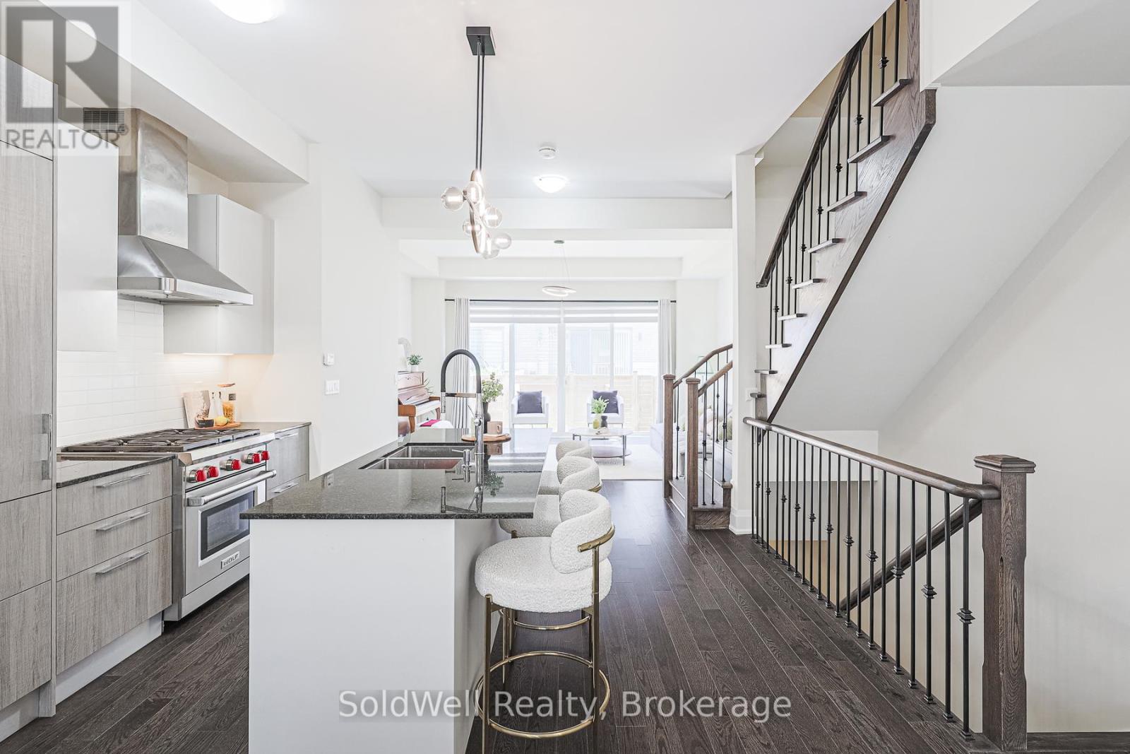 Photo 12 of 243 Smallwood Circle, Vaughan ON