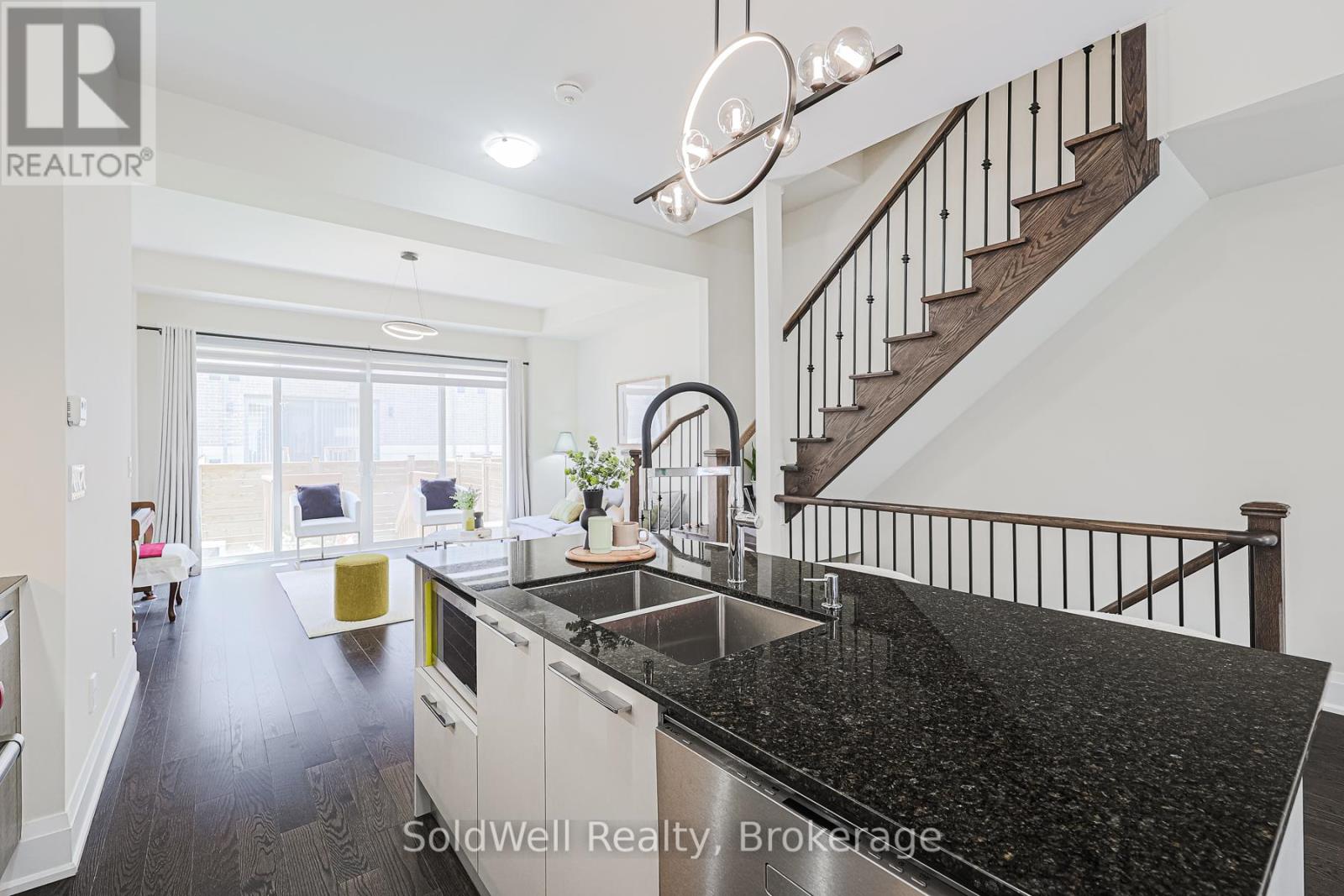Photo 13 of 243 Smallwood Circle, Vaughan ON