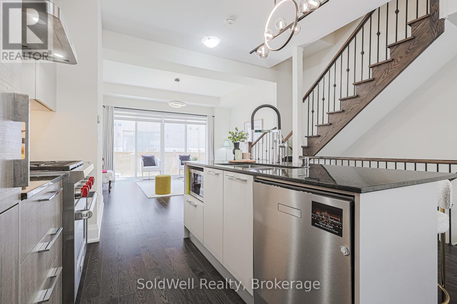 Photo 14 of 243 Smallwood Circle, Vaughan ON
