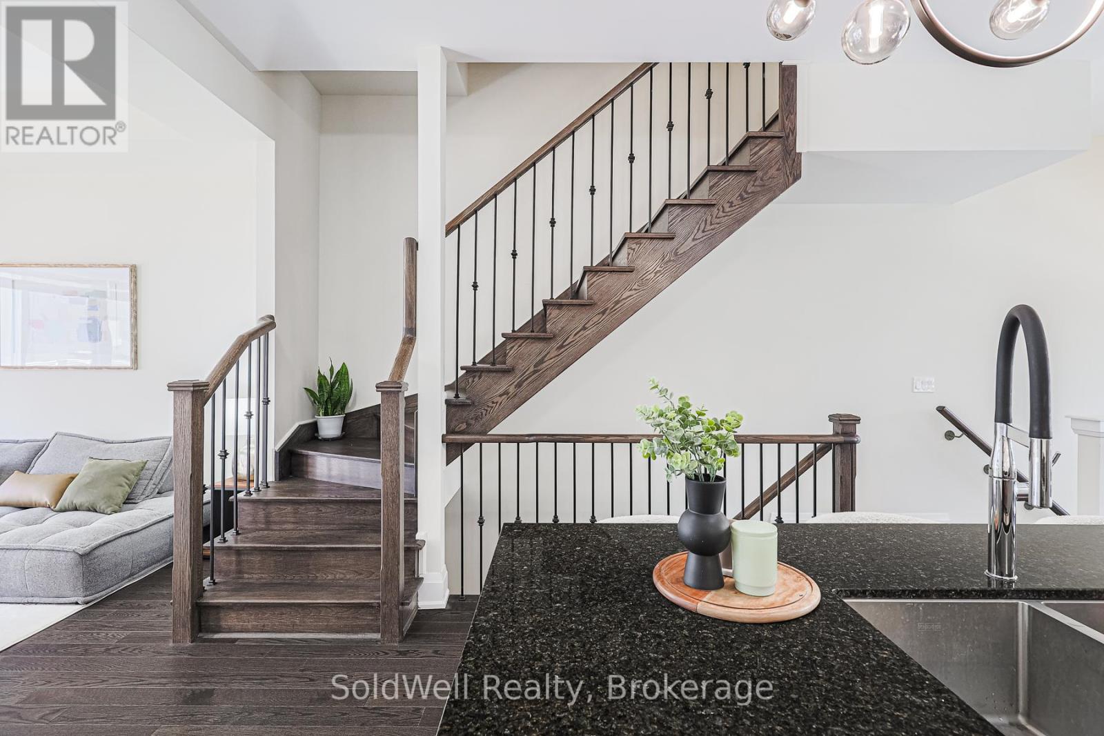 Photo 15 of 243 Smallwood Circle, Vaughan ON
