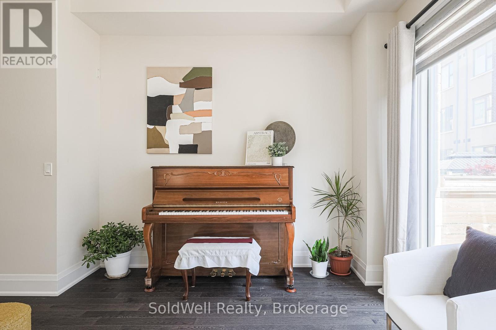Photo 18 of 243 Smallwood Circle, Vaughan ON