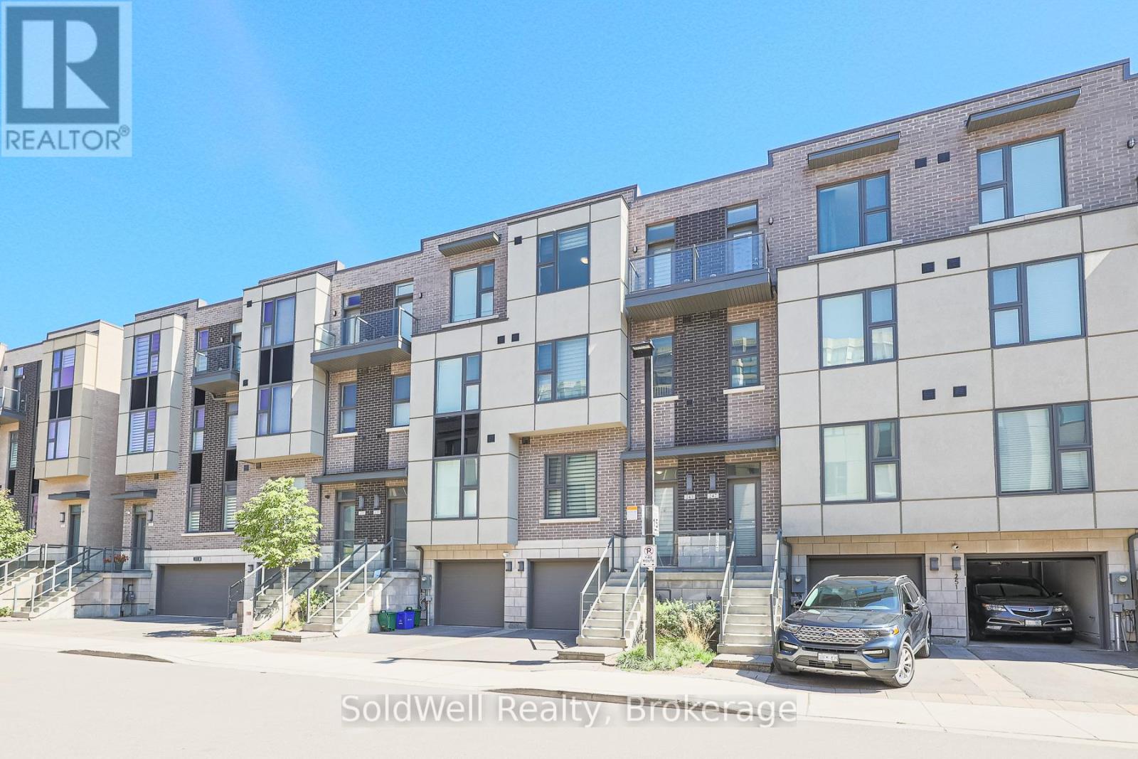 Photo 2 of 243 Smallwood Circle, Vaughan ON
