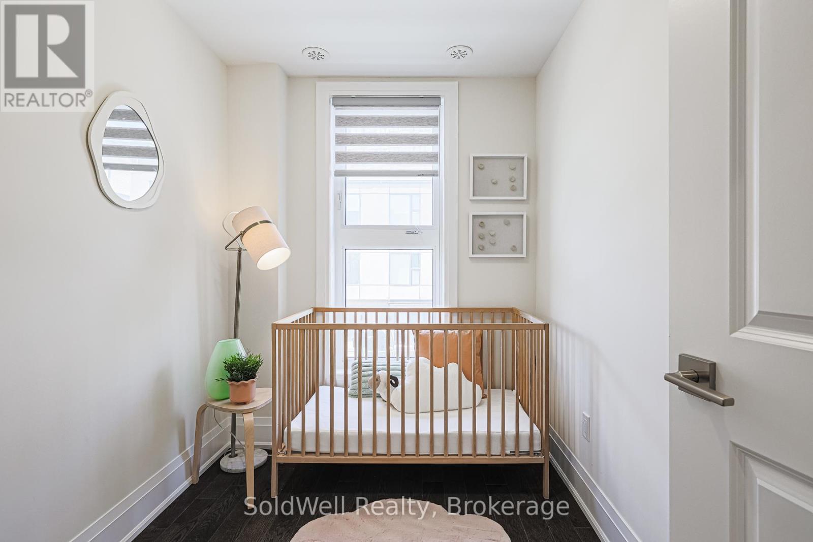 Photo 21 of 243 Smallwood Circle, Vaughan ON
