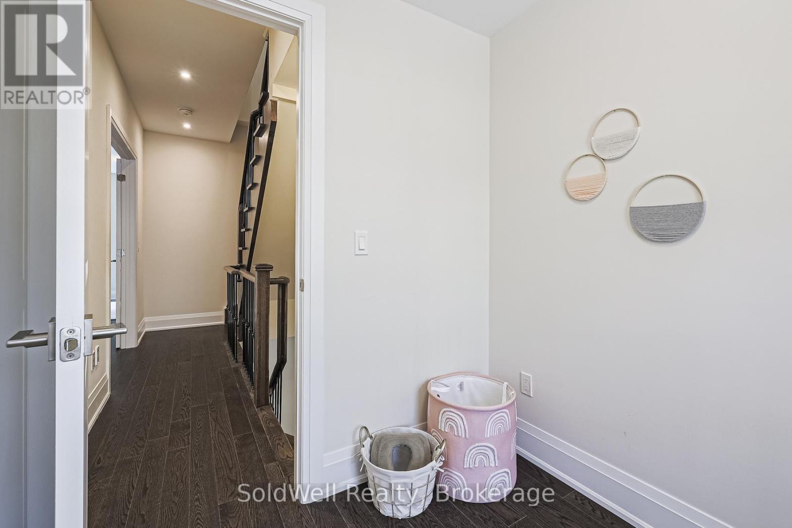 Photo 22 of 243 Smallwood Circle, Vaughan ON