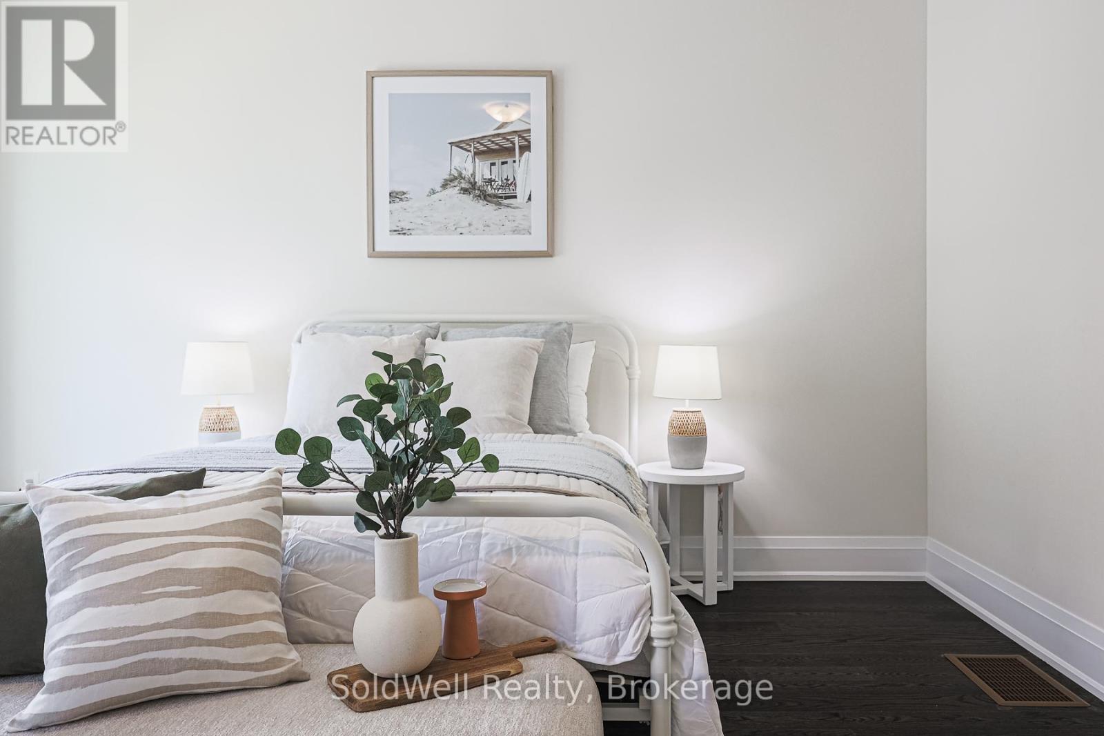 Photo 25 of 243 Smallwood Circle, Vaughan ON