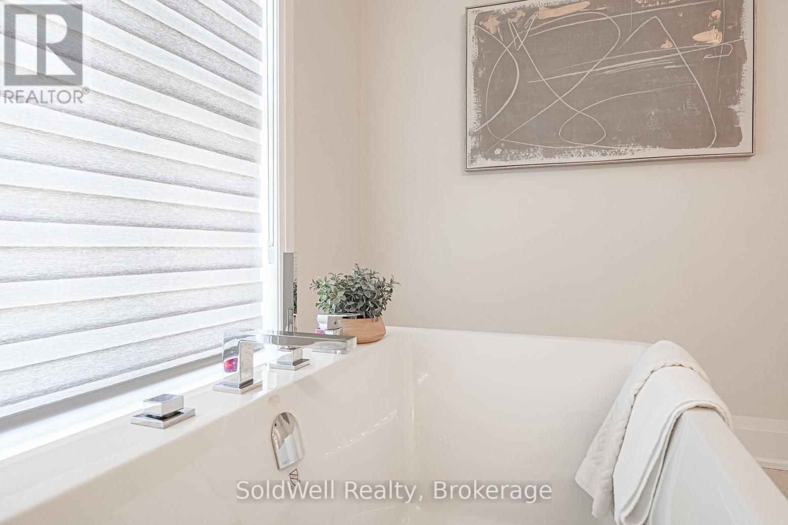 Photo 27 of 243 Smallwood Circle, Vaughan ON