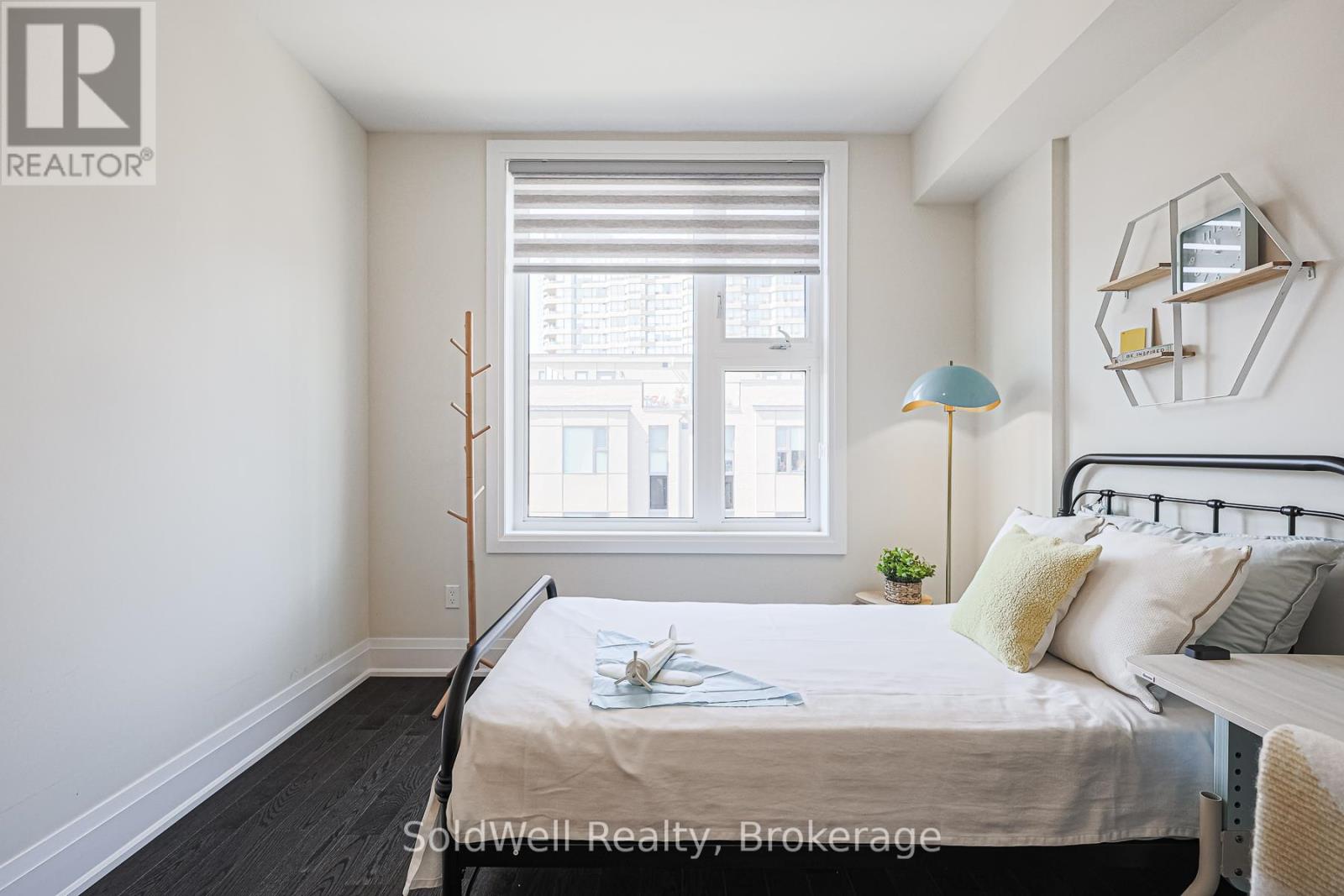 Photo 33 of 243 Smallwood Circle, Vaughan ON