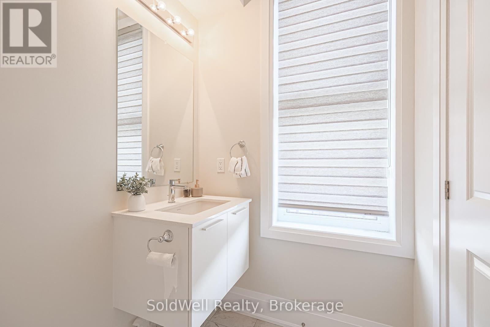 Photo 34 of 243 Smallwood Circle, Vaughan ON