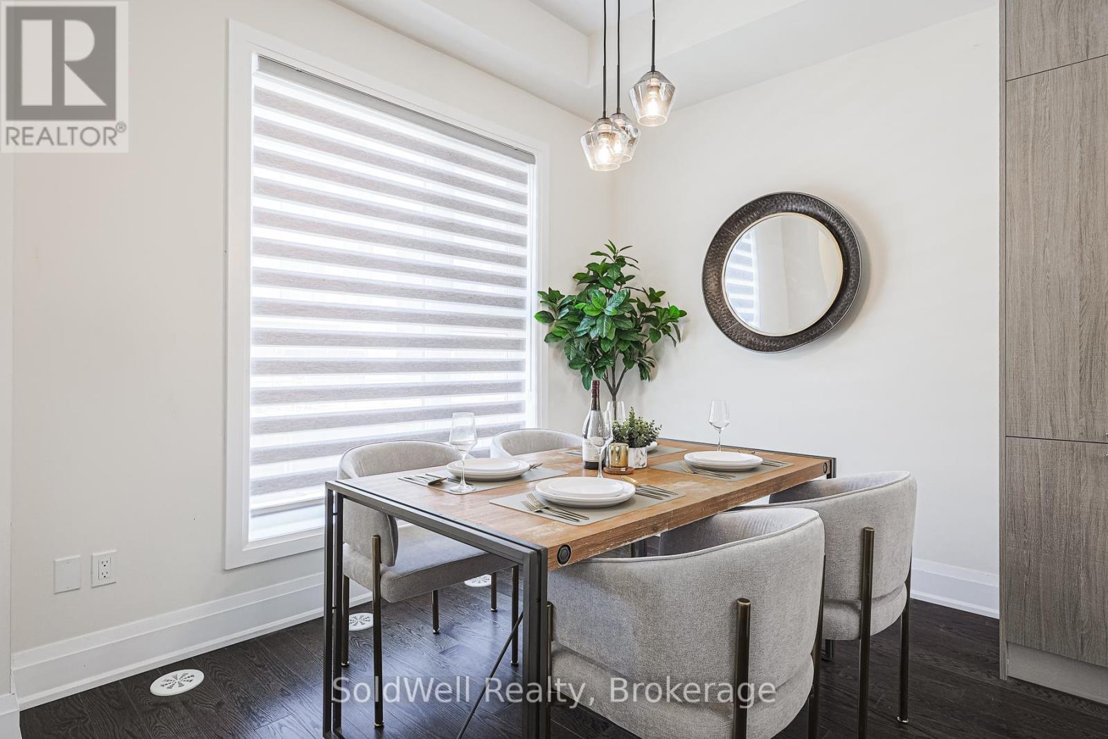 Photo 6 of 243 Smallwood Circle, Vaughan ON