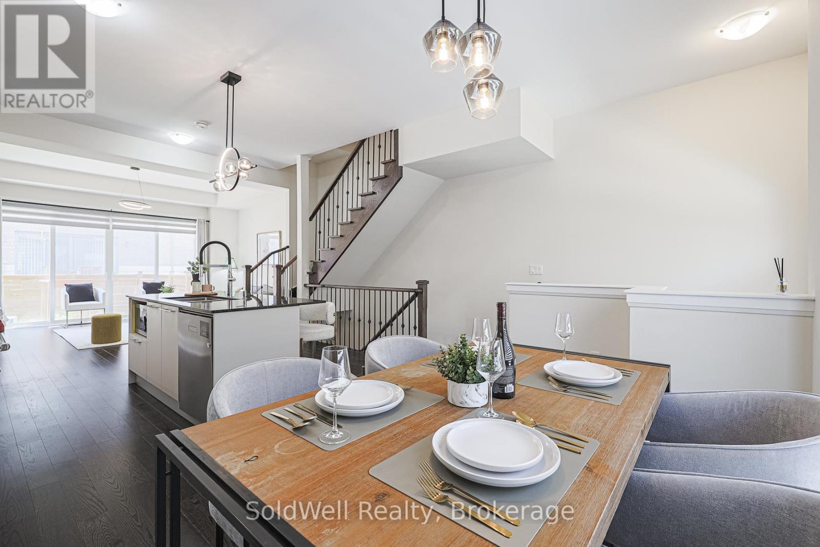 Photo 7 of 243 Smallwood Circle, Vaughan ON