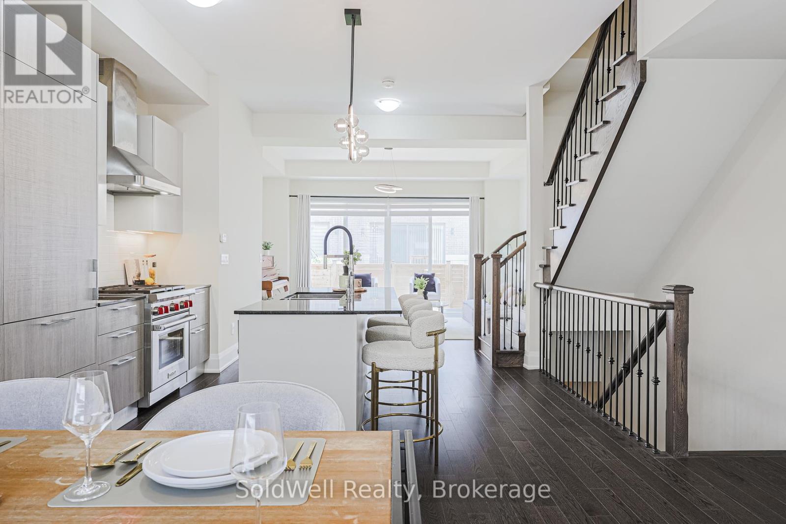 Photo 8 of 243 Smallwood Circle, Vaughan ON