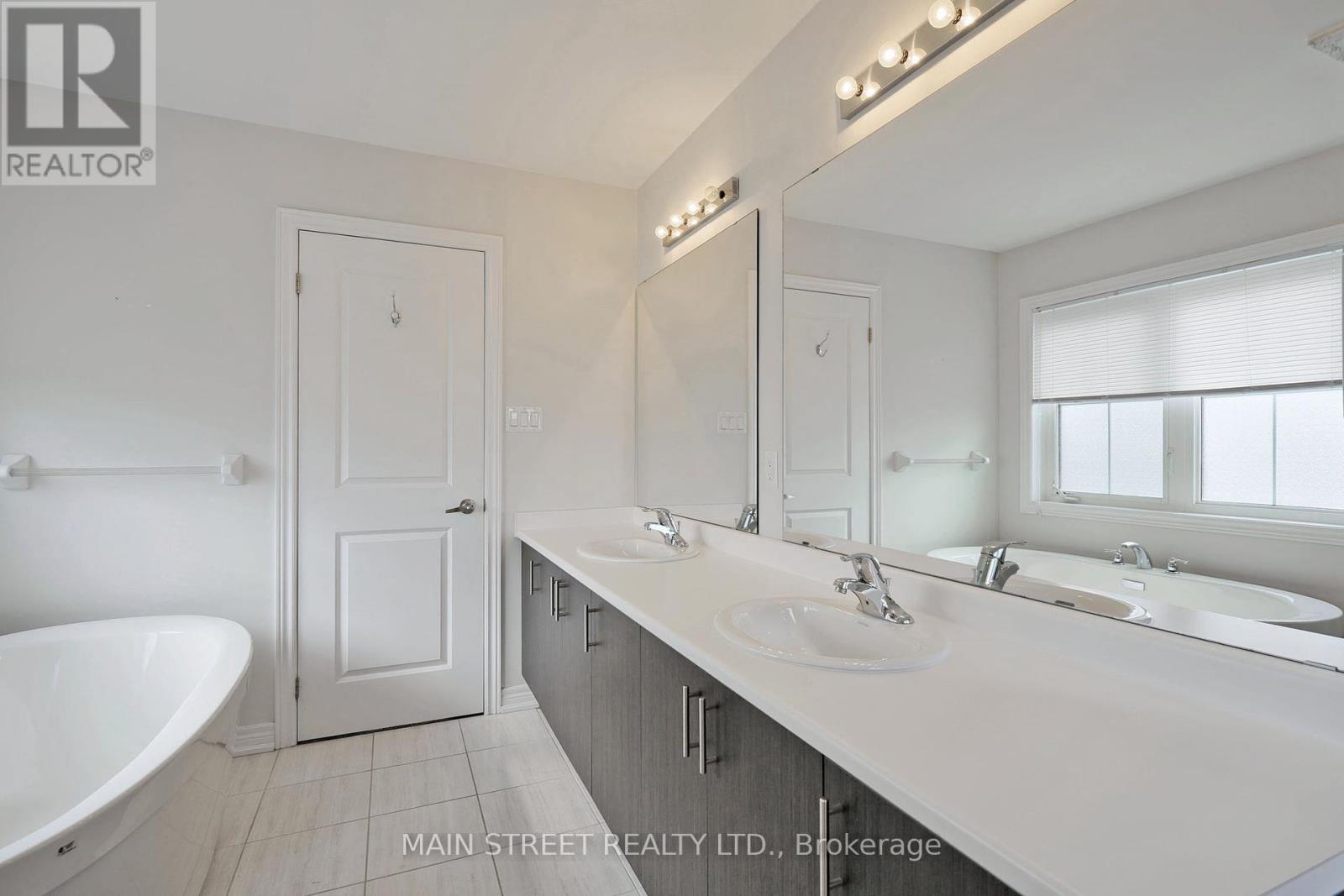 Photo 20 of 1071 Cole Street, Innisfil ON