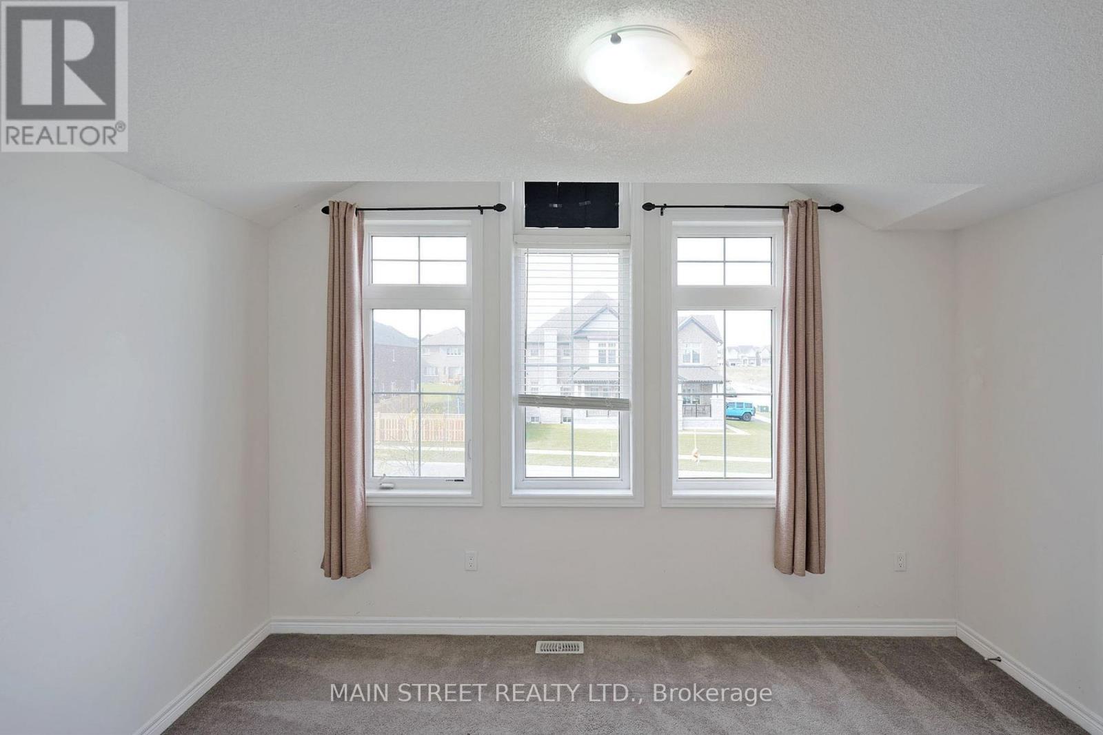 Photo 11 of 1071 Cole Street, Innisfil ON