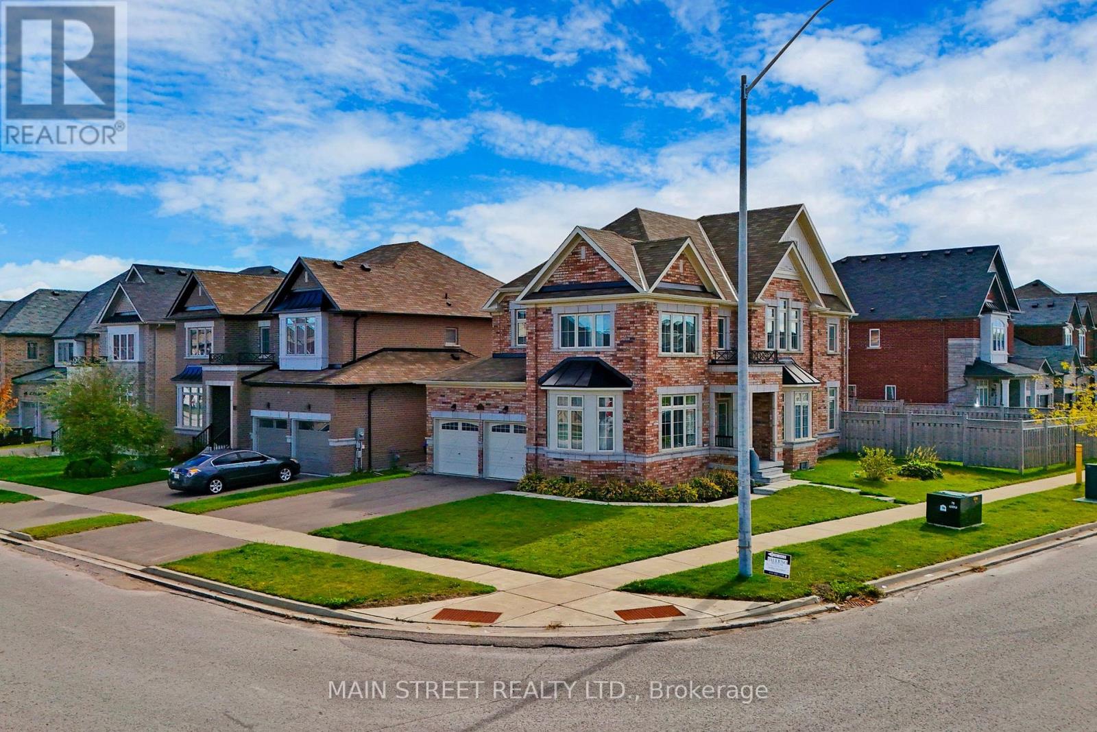 Photo 2 of 1071 Cole Street, Innisfil ON
