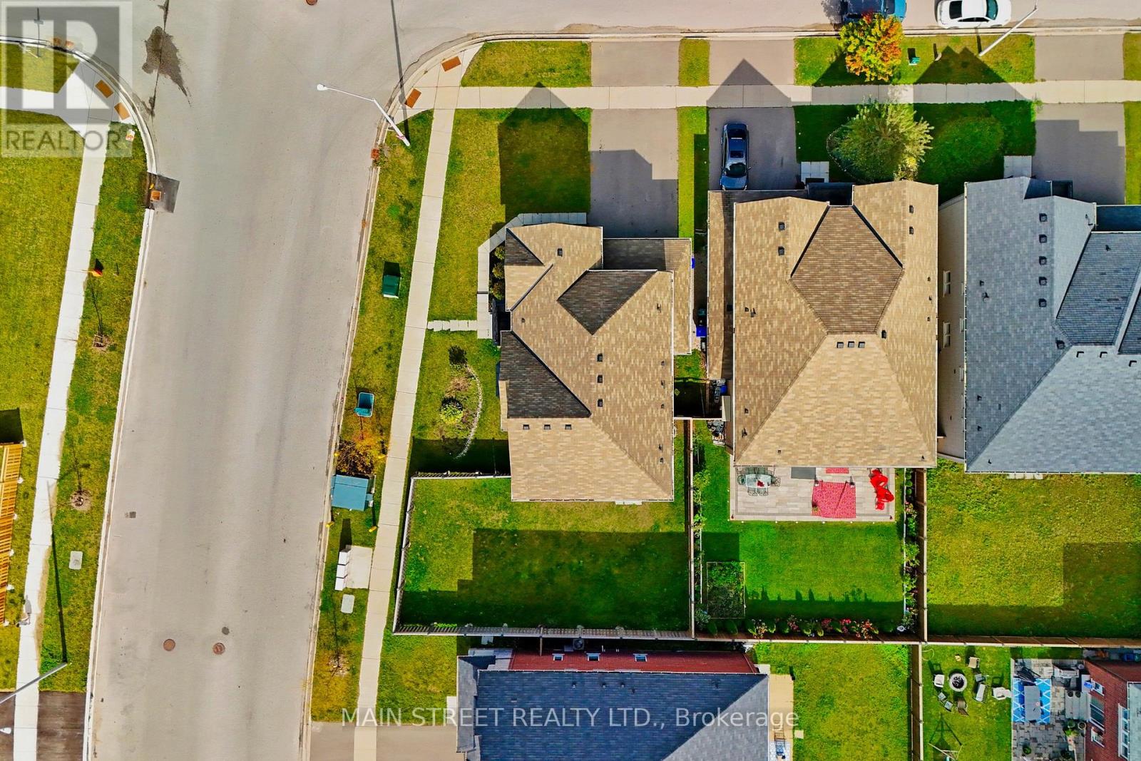 Photo 4 of 1071 Cole Street, Innisfil ON