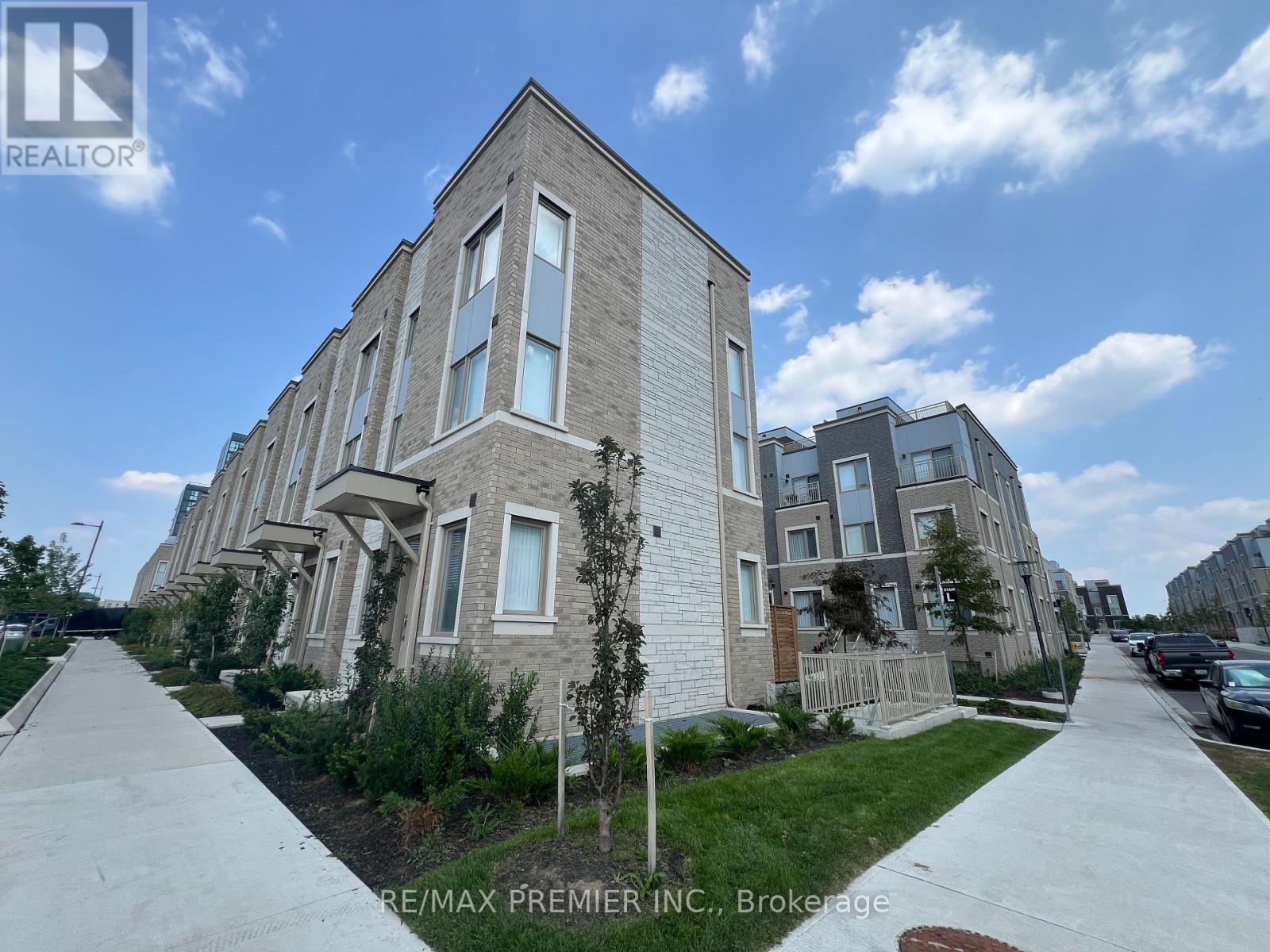 Photo 2 of 3 Mable Smith Way, Vaughan ON