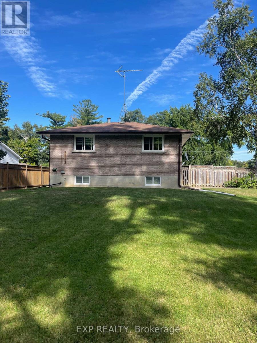 Photo 9 of 28 Pleasant Avenue, East Gwillimbury ON