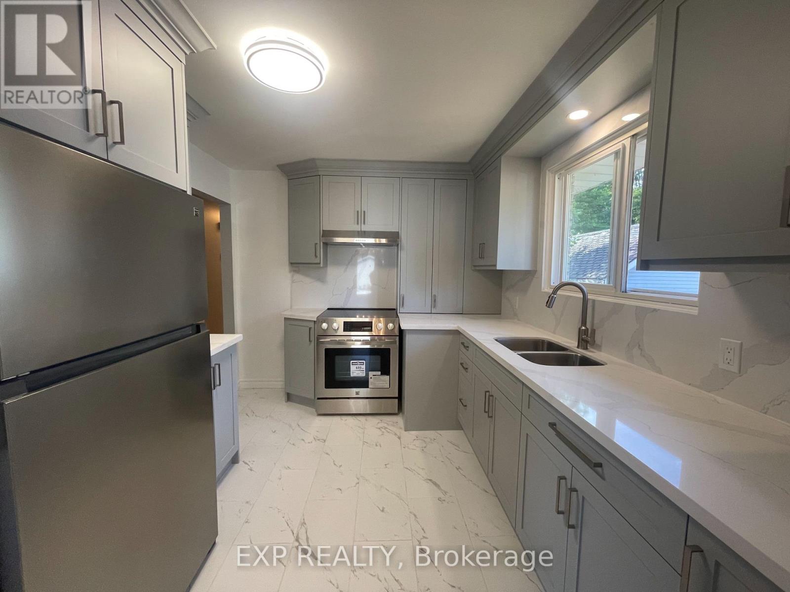 Photo 17 of 28 Pleasant Avenue, East Gwillimbury ON