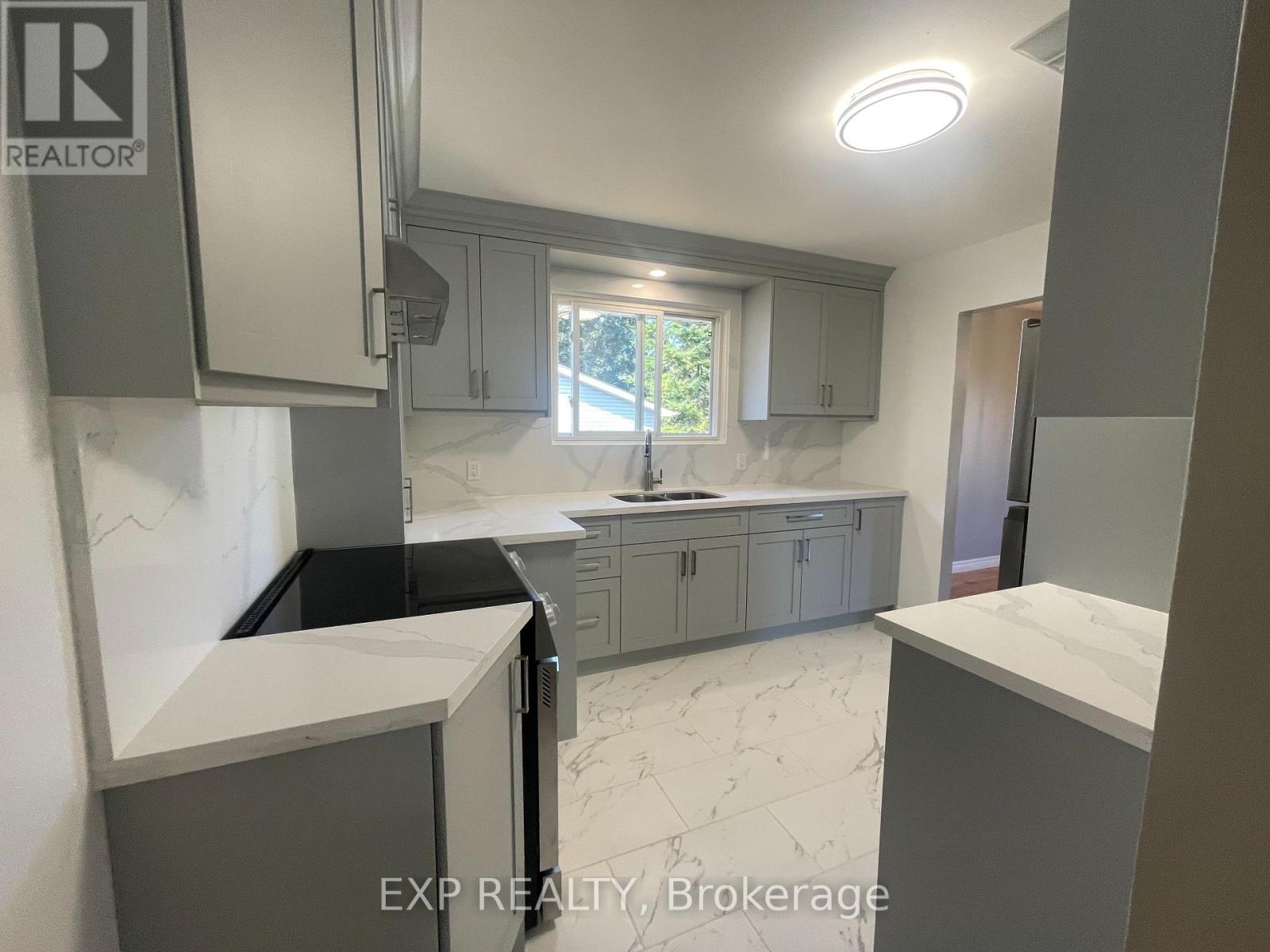 Photo 1 of 28 Pleasant Avenue, East Gwillimbury ON