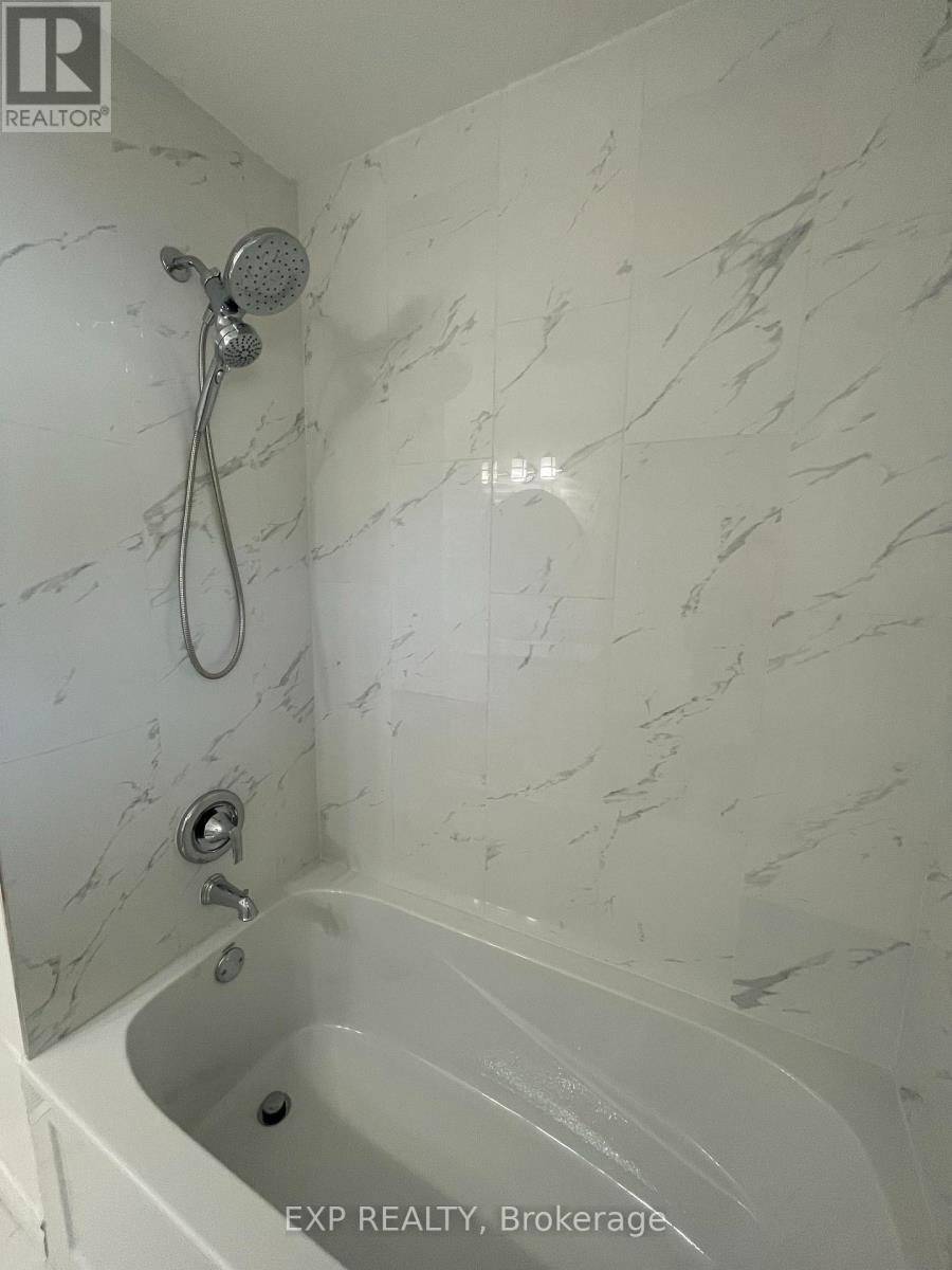 Photo 3 of 28 Pleasant Avenue, East Gwillimbury ON