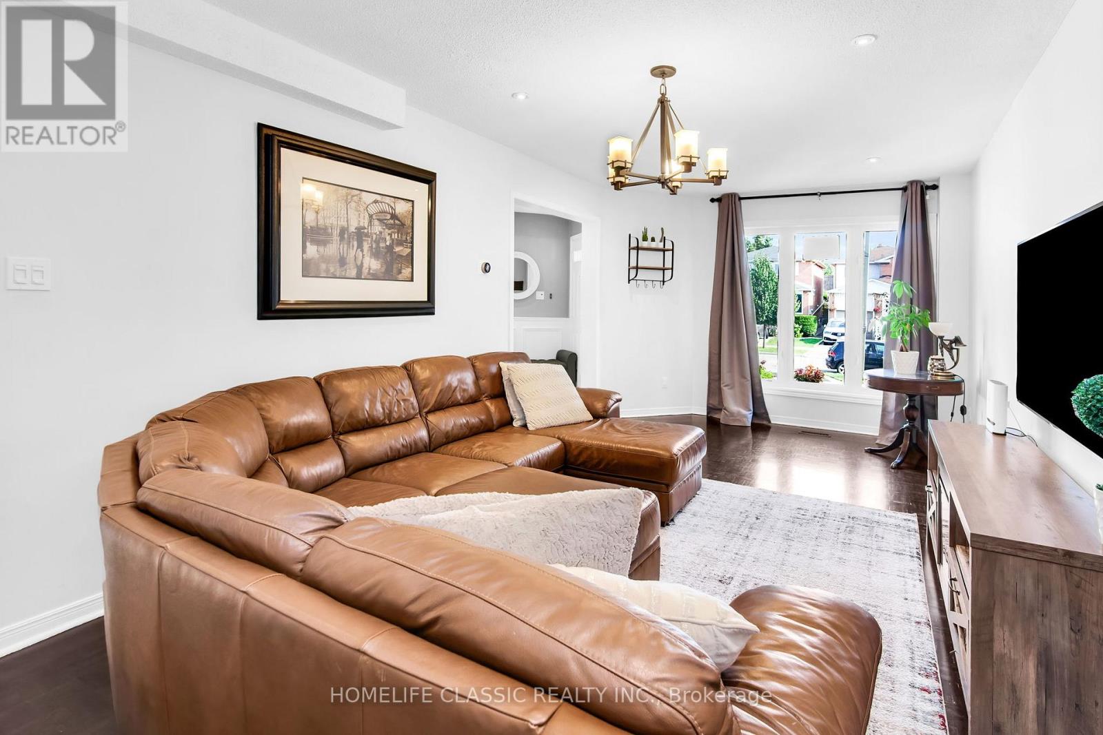 Photo 2 of 72 Gayla Street, Vaughan ON