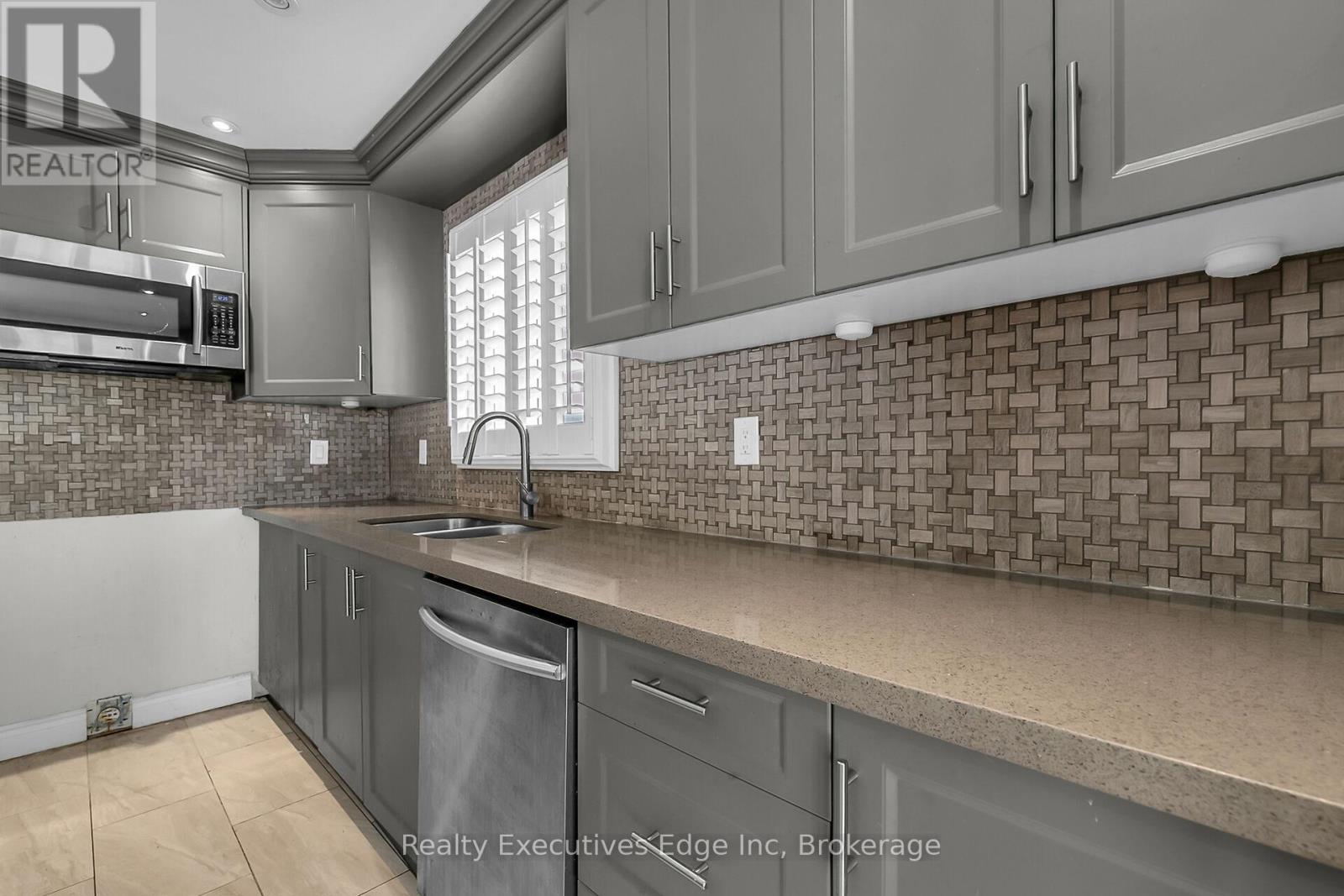 Photo 16 of 111 Ecclestone Drive, Brampton ON