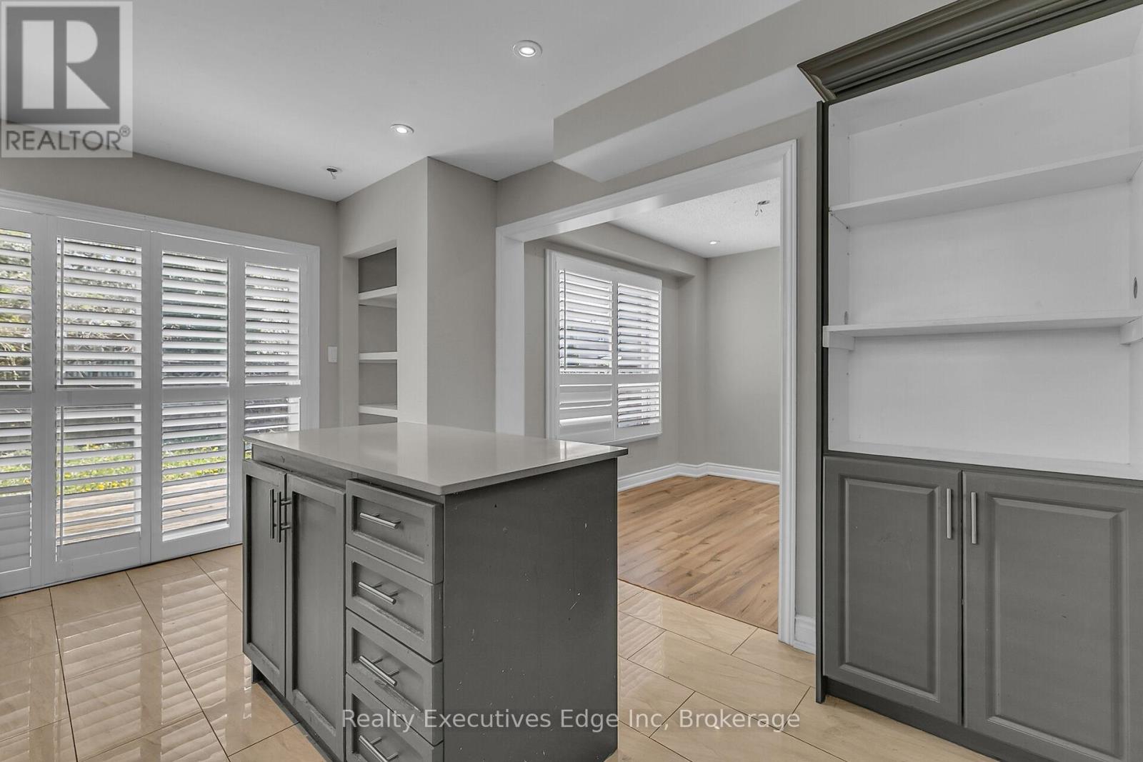 Photo 5 of 111 Ecclestone Drive, Brampton ON